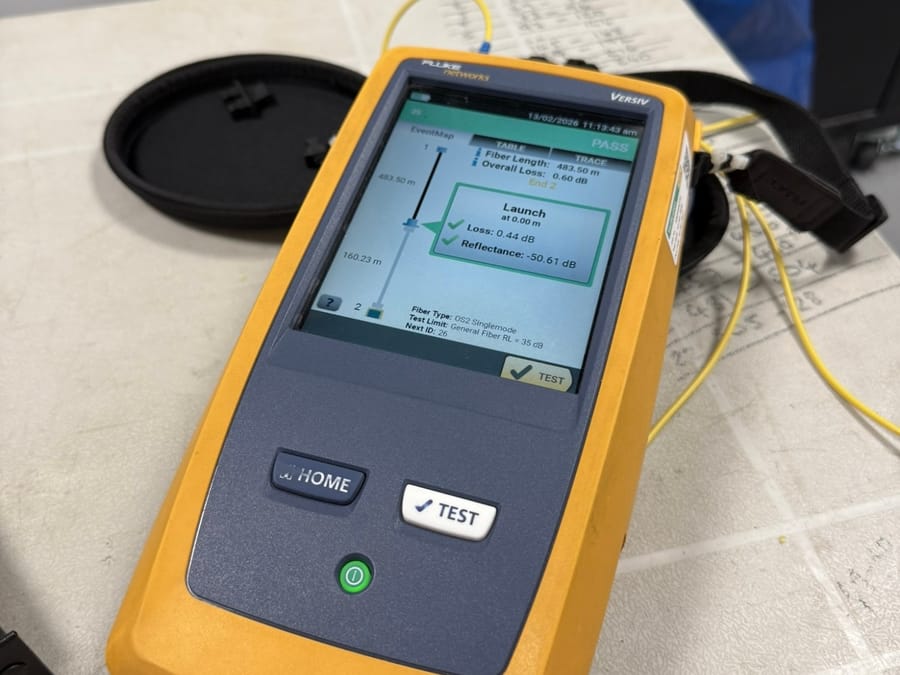 Fluke Networks Versiv OTDR showing a passed OS2 singlemode fibre test